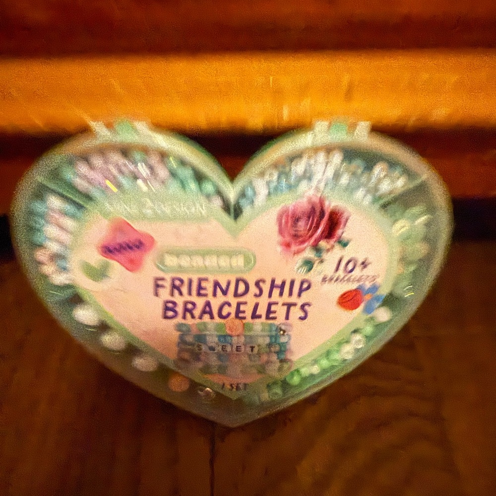 Heart-Shaped Friendship Bracelets Kit - Picture 3 of 3